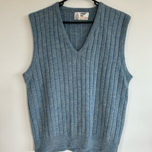 London Fog Men's V-Neck Ribbed Sweater Vest in Blue